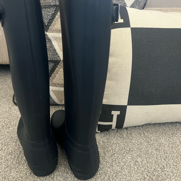Hunter like new tall boots!  Only worn twice. They are in like new condition! - Picture 12 of 14